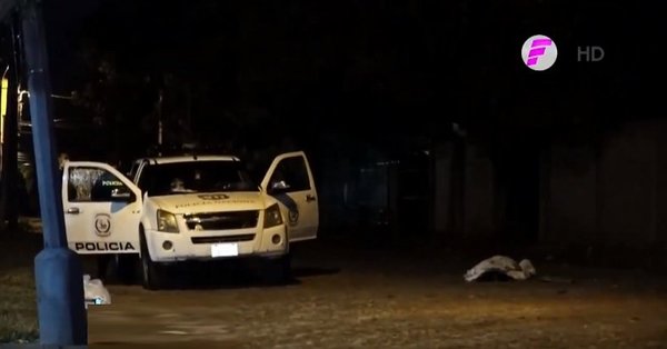 Hallan cadáver en plena calle de un barrio de Mariano Roque Alonso | Noticias Paraguay