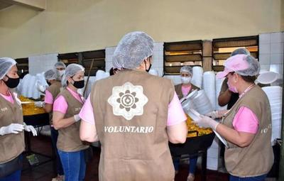 Oficina de la Primera Dama repartió 3.000 platos de comida en Luque