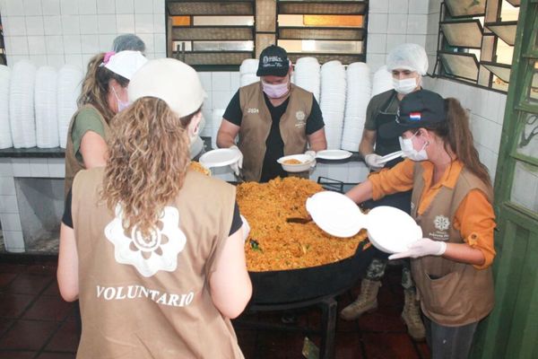 Entregan más de 3.100 platos de comida en Luque