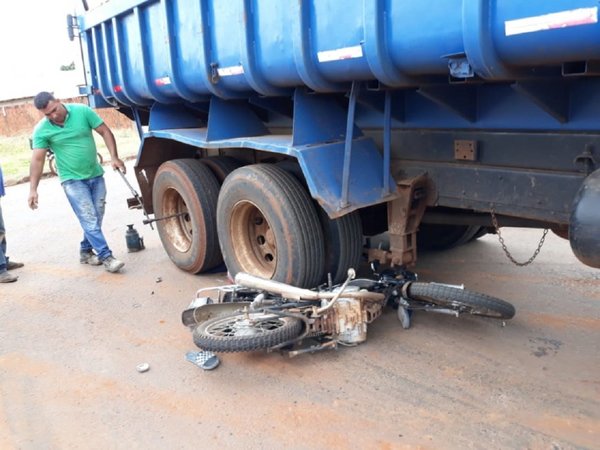 Un motociclista muere atropellado por un camión en PJC