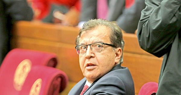 La Nación / Secretario de Abdo Benítez rechaza actitud de Duarte Frutos tras politizar los actos de Gobierno