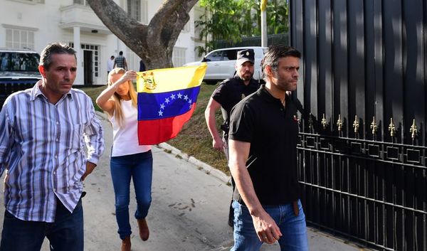 Opositor venezolano Leopoldo López en camino a España tras salir de la embajada en Caracas - Mundo - ABC Color