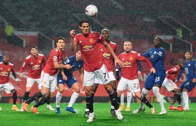 El United y el Chelsea se atascan en el debut de Cavani