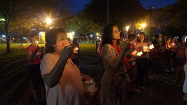 Encienden velas en homenaje a víctimas del cáncer de mama - ABC en el Este - ABC Color