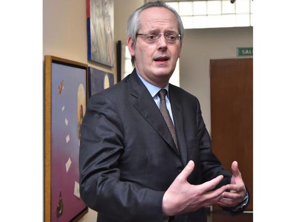 “Para luchar contra mafias dentro del poder político se necesita cooperación”