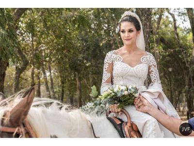 Emotivo enlace matrimonial de Pilar Alfonso e Iván Spiess