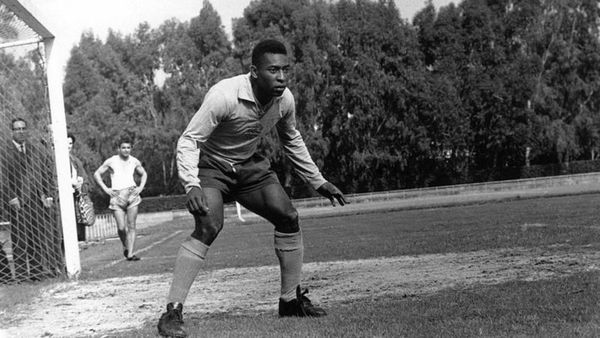Aparte de ser el rey del gol, Pelé era un excelente arquero