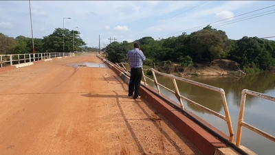 Puente con 50 años se inunda y urgen uno nuevo en Paso Barreto