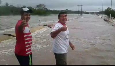 Puente con 50 años se inunda y urgen uno nuevo en Paso Barreto