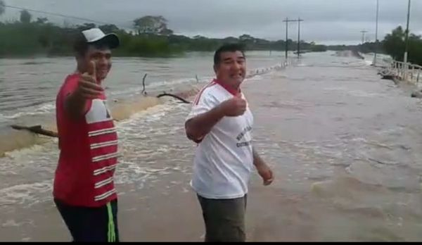 Puente con 50 años se inunda y urgen uno nuevo en Paso Barreto