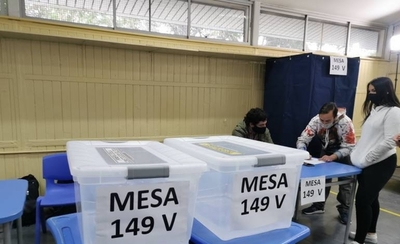 HOY / Abren los centros de votación en Chile para el histórico plebiscito constitucional
