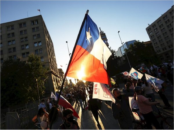 La votación comienza en Chile en histórico plebiscito constitucional