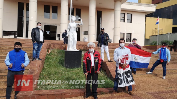DENUNCIANTES DICEN BASTA DE DILACIONES PARA INICIO DE JUICIO CONTRA ABOGADA ENCARNACENA.