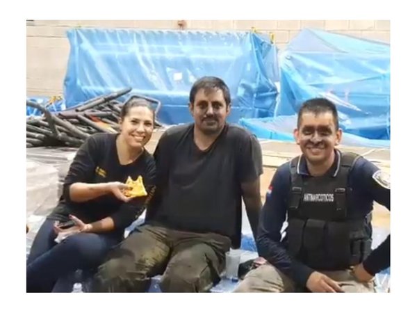 Leña para el carbón: La policía le puso cumbia al Megaoperativo