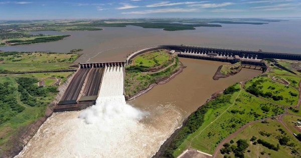 La Nación / La central hidroeléctrica de Itaipú cumple 36 años