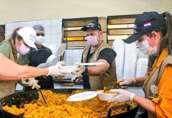 Proveen de 3.000 platos de almuerzos solidarios a comunidades carenciadas | Noticias Paraguay