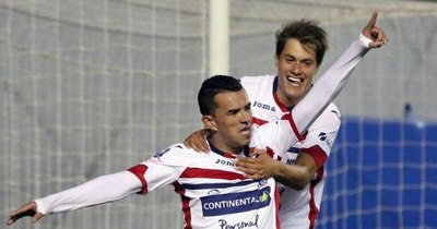 La Nación / Jugador atropella barrera y cae con marihuana: “Dijo que fuma para dormir”