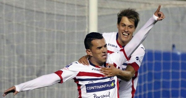 La Nación / Jugador atropella barrera y cae con marihuana: “Dijo que fuma para dormir”