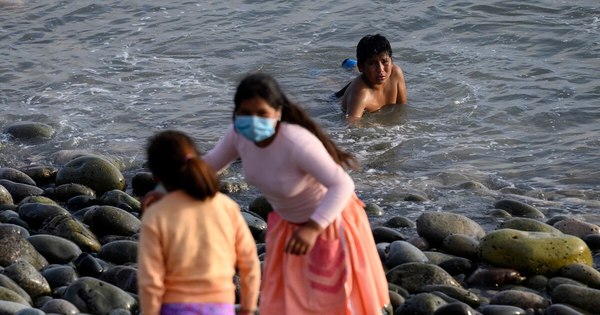 La Nación / Perú deja sin playas a los bañistas los fines de semana