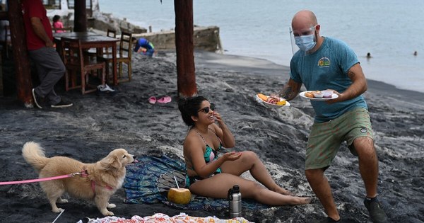 La Nación / “Es maravilloso”: panameños regresan a las playas