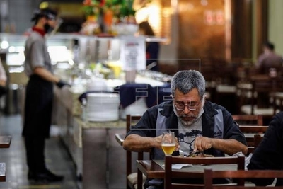 HOY / Un salón, un bar y una clase: así contagia el coronavirus en el aire