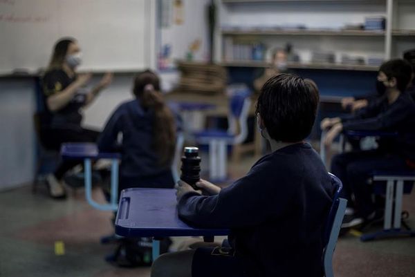 Alumnos del último año retornan a las clases presenciales, según nuevo decreto - Nacionales - ABC Color