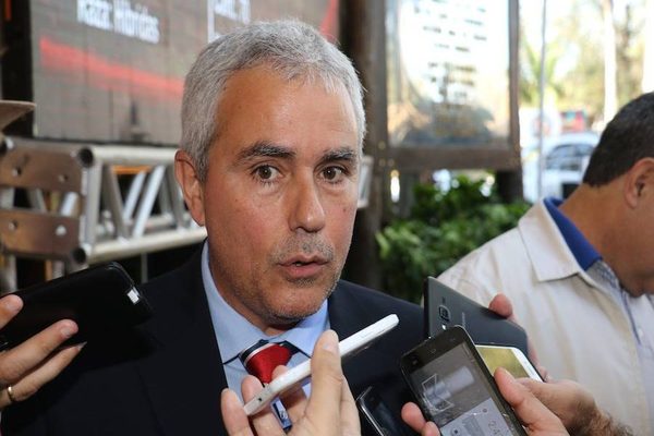 Partido Comunista y P-mas piden pérdida de investidura de Fidel Zavala