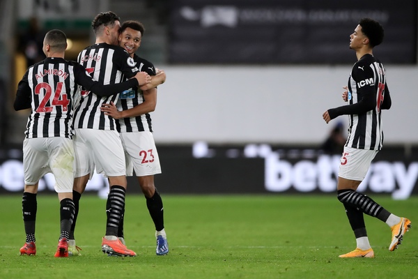 El Newcastle de Almirón rescata un agónico empate