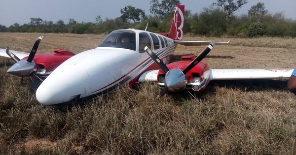 La Nación / Avioneta realiza aterrizaje forzoso en estancia en el Chaco