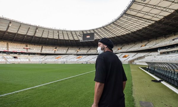Ronaldinho da positivo al Covid-19