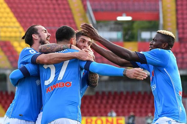 Nápoles cura sus heridas europeas con triunfo ante Benevento - Fútbol - ABC Color