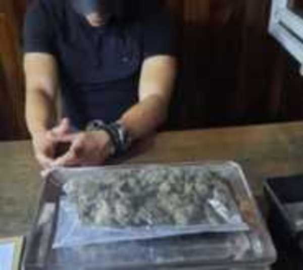 Capturan a futbolista con paquete de marihuana - Paraguay.com