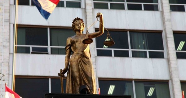 La Nación / Juez definirá si pareja de imputados por estafa va a prisión o arresto domiciliario