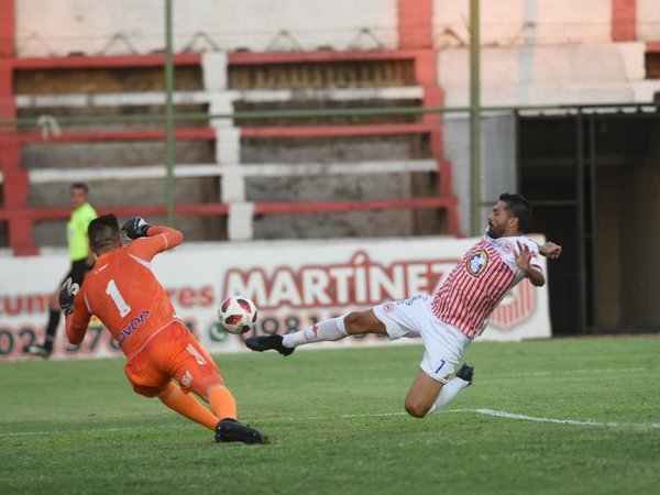 San Lorenzo y Nacional se pasan las manos