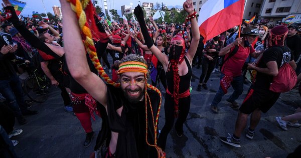 La Nación / Voto a favor de una nueva Constitución en Chile aventaja holgadamente en plebiscito