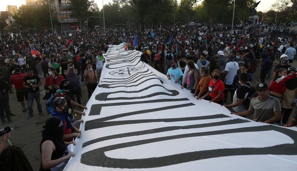 Los chilenos aprobaron por amplia mayoría la redacción de una nueva Constitución