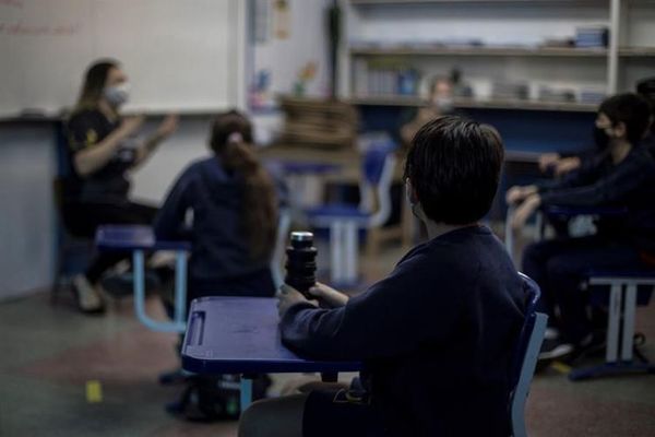 Alumnos del último año retornarán a clases presenciales, según nuevo decreto