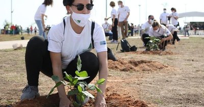 La Nación / Plantatón permitió sembrar 1.800 plantas