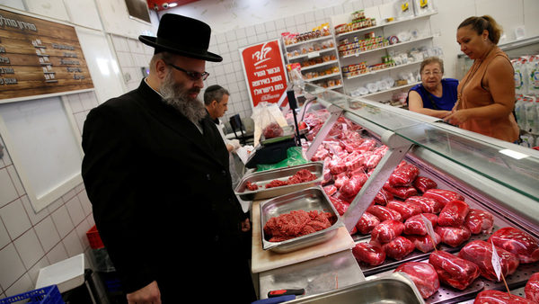 Polonia posterga para 2025 ley que prohíbe la faena kosher y halal