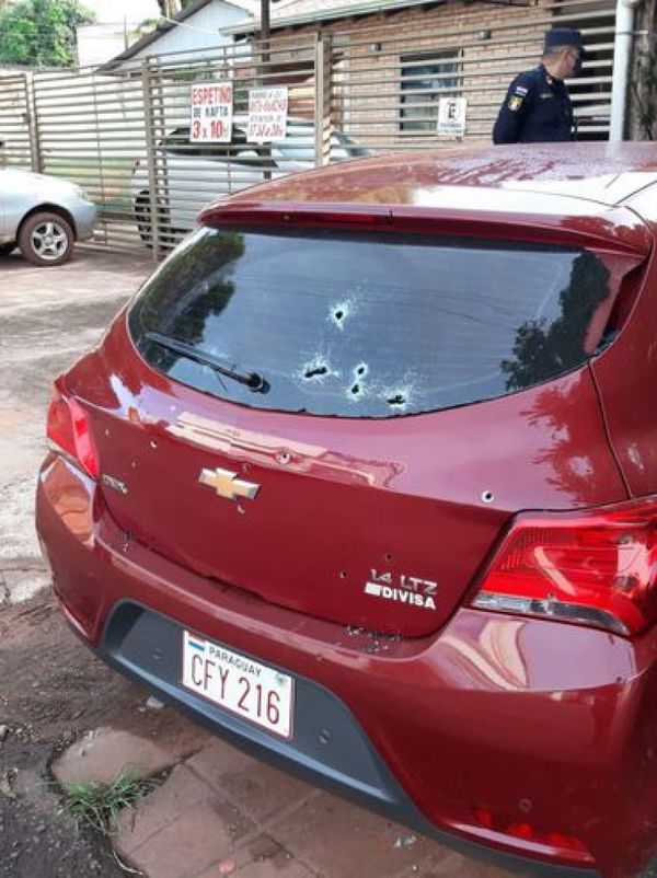 Disparan contra vehículo estacionado en barrio Mariscal Estigarribia