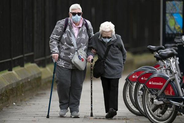 La vacuna de Oxford contra el coronavirus genera respuesta inmune en ancianos - Mundo - ABC Color