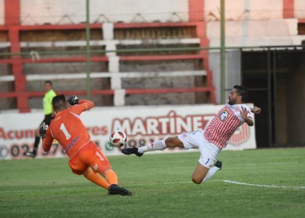 San Lorenzo y Nacional se pasan las manos