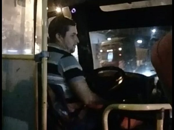 Billetaje: pasajeros llevaron al chofer a la comisaría tras discutir por cobro en efectivo