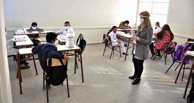 Ejecutivo promulgó vuelta a clases de estudiantes del tercer año: MEC publicará lista de colegios habilitados