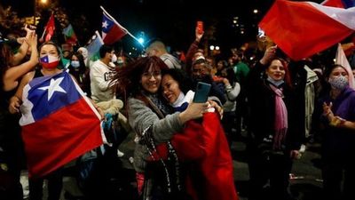 “Los chilenos amanecimos embriagados de democracia”, según periodista local - ADN Paraguayo