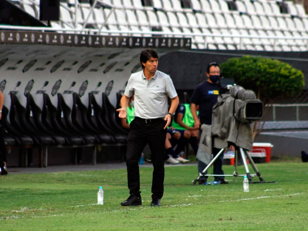 Oficialmente, Daniel Garnero deja de ser entrenador de Olimpia