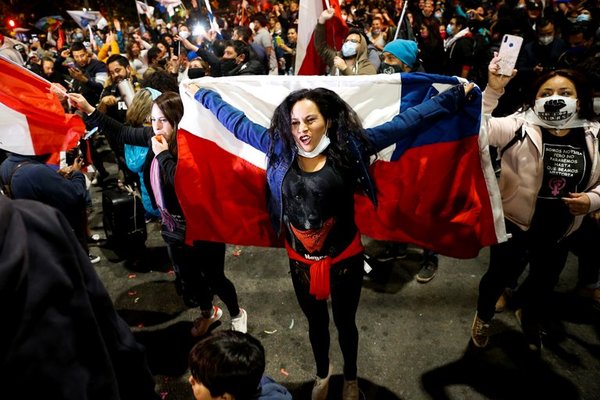 Chile celebró la aprobación de la redacción de una nueva constitución