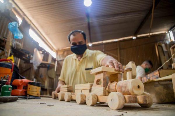 Interno de la Penitenciaría Industrial ya fabricó mas de 2 millones de juguetes didácticos - El Trueno