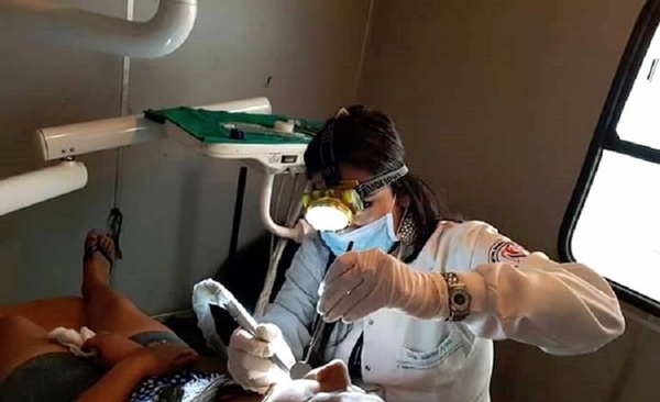 HOY / Pandemia golpeó a odontólogos: por disminución de consultas clínicas tuvieron que cerrar