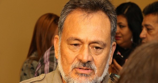 La Nación / Barrios oficializa pedido de pérdida de investidura contra Sixto Pereira